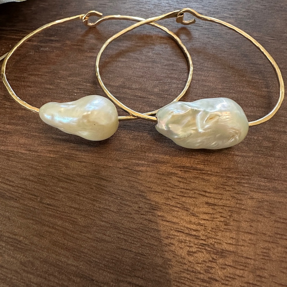 COPY - Kaia Sage Baroque Pearl Bangle